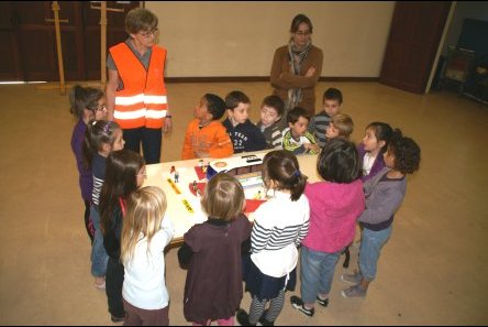 3/14 - LES CASSES - Grands : danger autour du car !