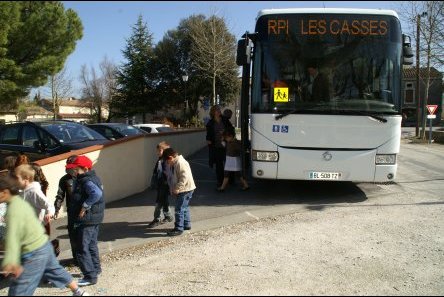 9/14 - LES CASSES - Dans certains cas, il faut sortir vite du car.